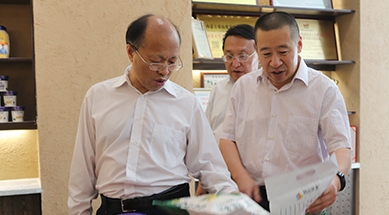 內(nèi)蒙古自治區(qū)政協(xié)黨組書記、主席李秀領(lǐng)考察、調(diào)研我公司